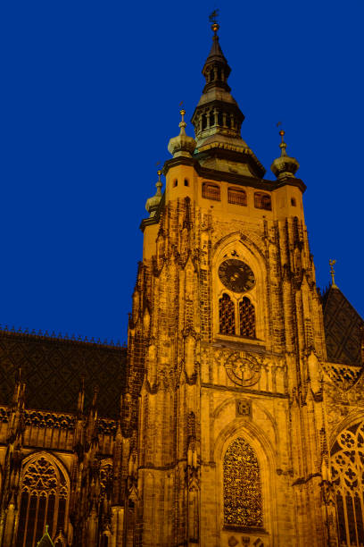 st. vitus's cathedral in prague - medieval autumn cathedral vertical imagens e fotografias de stock