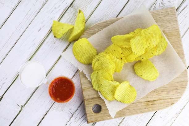 istock Potato chips on a wooden tray 865584764