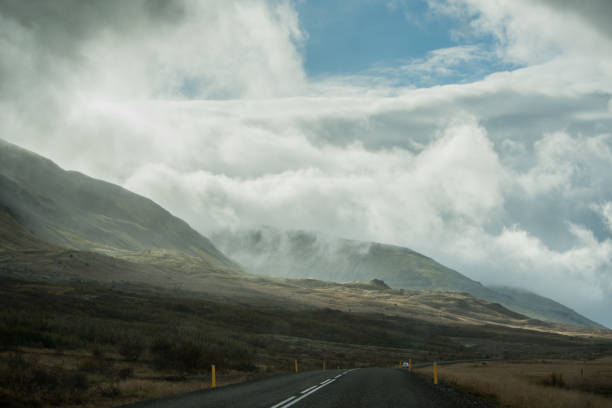 istock Beautiful Icelandic landscape 865607940