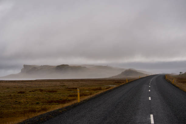 istock Beautiful Icelandic landscape 865608316