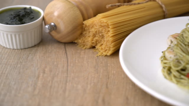 pasta spaghetti with pesto green and shrimp