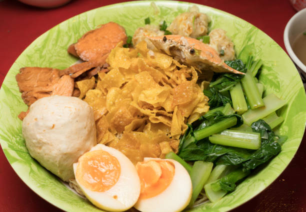istock Chinese Yellow noodle seafood style 865635252