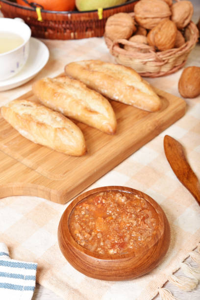 Tomato beef sauce with bread