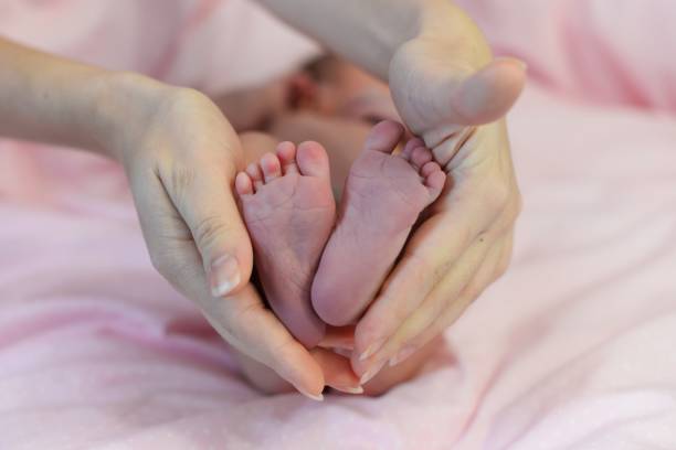 istock Feet of the newborn 865668464