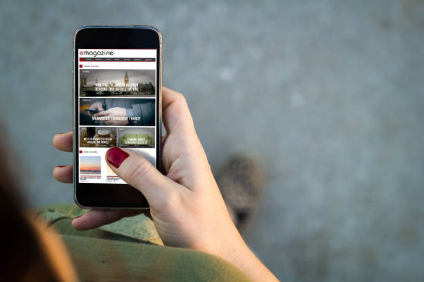 istock Woman walking smartphone e-magazine 865671848