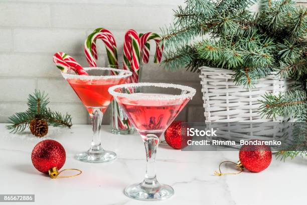 Weihnachten Rosa Pfefferminze Martini Stockfoto und mehr Bilder von Cocktail - Cocktail, Weihnachten, Weihnachts-Zuckerstange