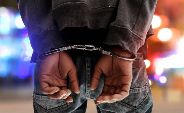 man in handcuffs - criminoso imagens e fotografias de stock