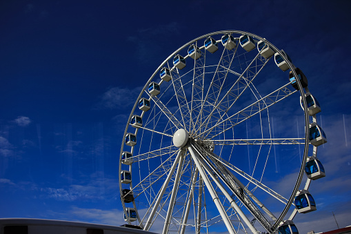 ferris wheel against a blue sky background