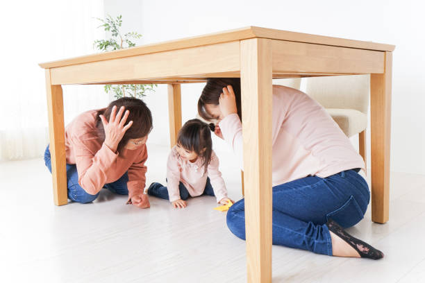 istock Family taking shelter under the desk 865700512