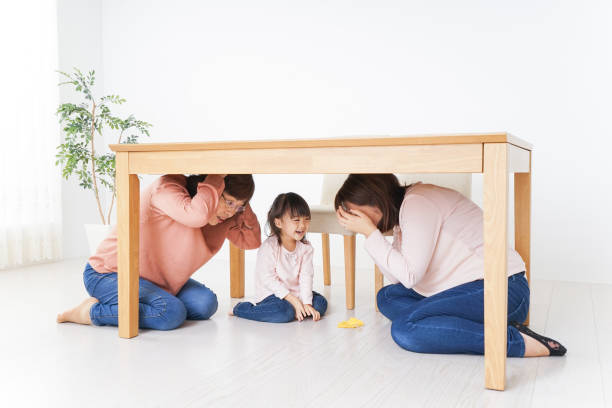 istock Family taking shelter under the desk 865700546
