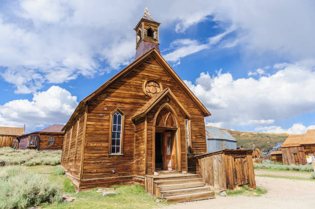 Californian Ghost Town Bodie, on the border of California and Nevada, is one of the best preserved Ghost Towns in the United States. It was founded during the Californian Goldrush and was inhabited until the 1970s. bodie island stock pictures, royalty-free photos & images