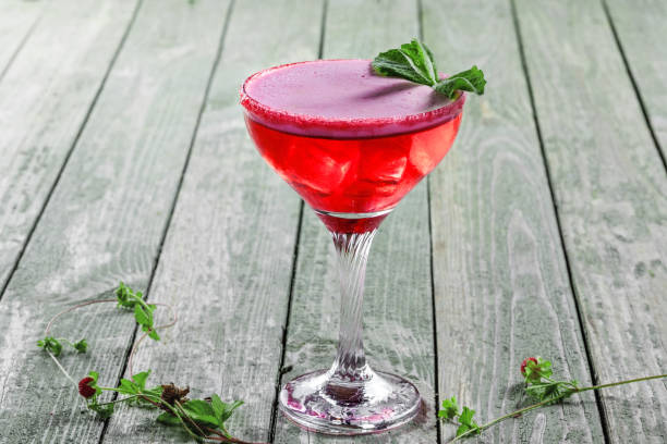 istock Glass of alcoholic raspberry and mint cocktail 865714854