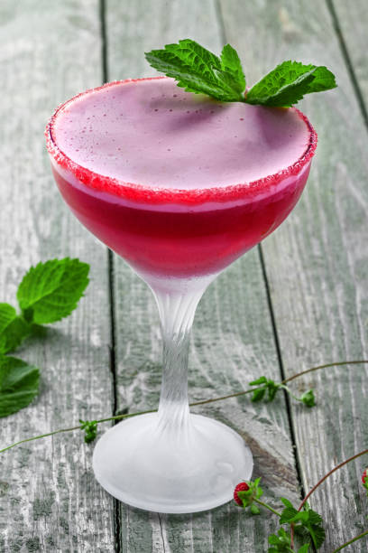 istock Glass of alcoholic raspberry and mint cocktail 865717262