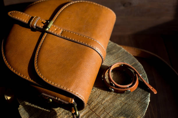 istock Women's accessories: a bag of genuine leather and a bracelet. 865723926