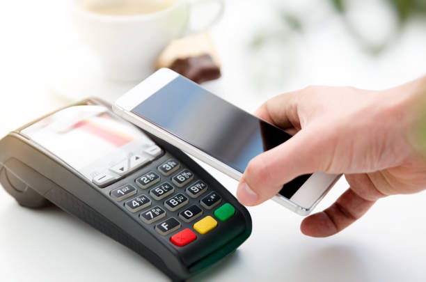 istock Mobile payment in cafe with smart phone 865741332