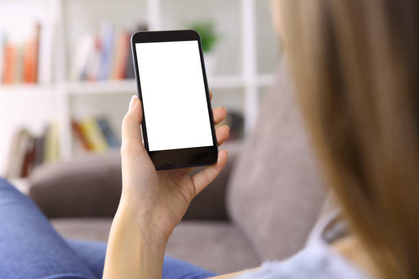 mujer utilizando un teléfono inteligente con pantalla en blanco - videojugador fotos fotografías e imágenes de stock