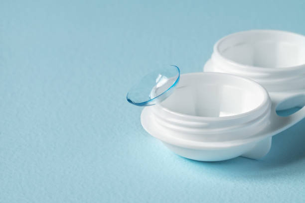 Container for contact lenses with contact lenses