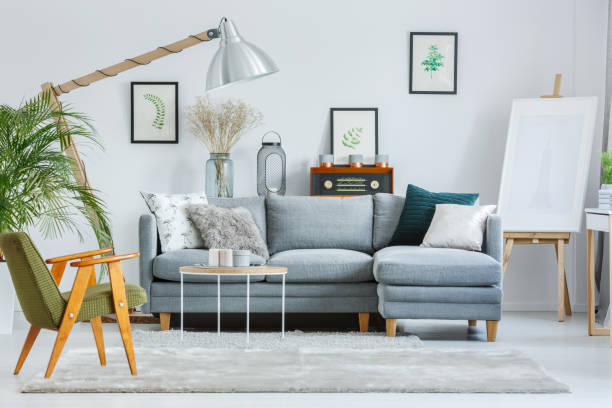 istock Retro apartment with classic radio 865768058