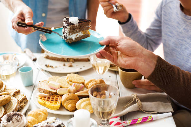 pyszny tort urodzinowy - cookie chocolate cake gourmet dessert zdjęcia i obrazy z banku zdjęć