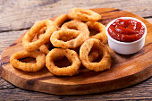 onion rings with ketchup
