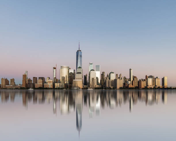 horizonte de manhattan - freedom tower new york new york city skyline world trade center fotografías e imágenes de stock