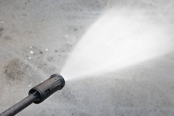 istock Water hose spray gun washing his cement floor 865808008