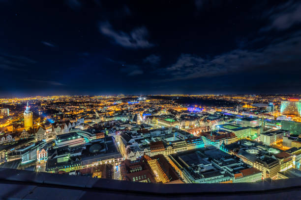 nächtliche skyline von leipzig - sachsen stock-fotos und bilder