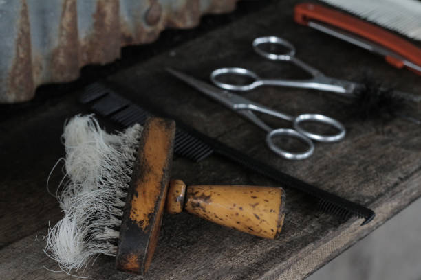 istock tool classic hair cut barber 865867778