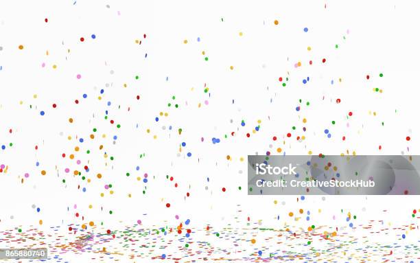 Kleurrijke Confetti Vallen Op Wit Stockfoto en meer beelden van Confetti - Confetti, Witte achtergrond, Serpentine