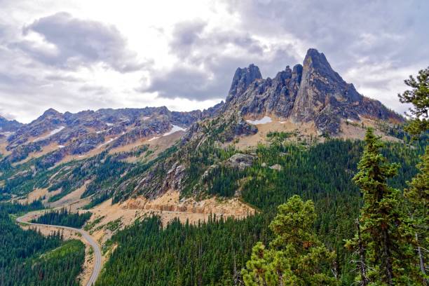 istock Liberty Bell Mountain and Early Winter Spires 865893642