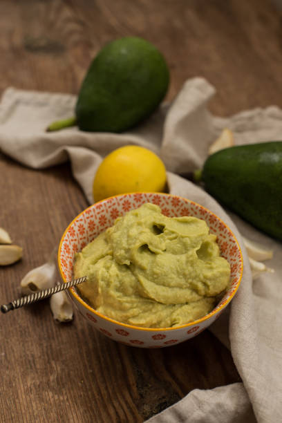 istock Avocado sauce in small bowl with etnic pattern 865896474