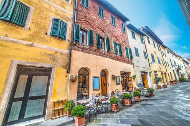 istock Via Dante Alighieri in San Quirico d'Orcia 865896860