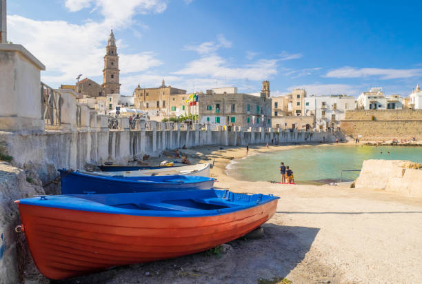 Monopoli (Apulia, Italy) Monopoli, Italy - 28 September 2017 - A white city on the the sea with port, province of Bari, Apulia region, southern Italy. Here in particular: the view of city with boats monopoli puglia stock pictures, royalty-free photos & images