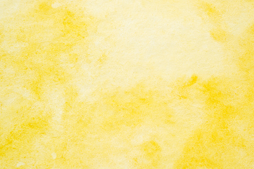 Acuarela abstracta amarillo pintura texturada sobre blanco de papel photo