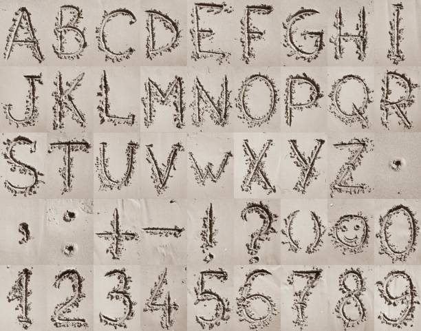 odręczny alfabet angielski, liczby i symbole matematyczne na piasku. - sand text alphabet beach zdjęcia i obrazy z banku zdjęć