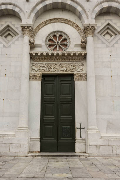istock doorway to San Michele church in Lucca 866021302