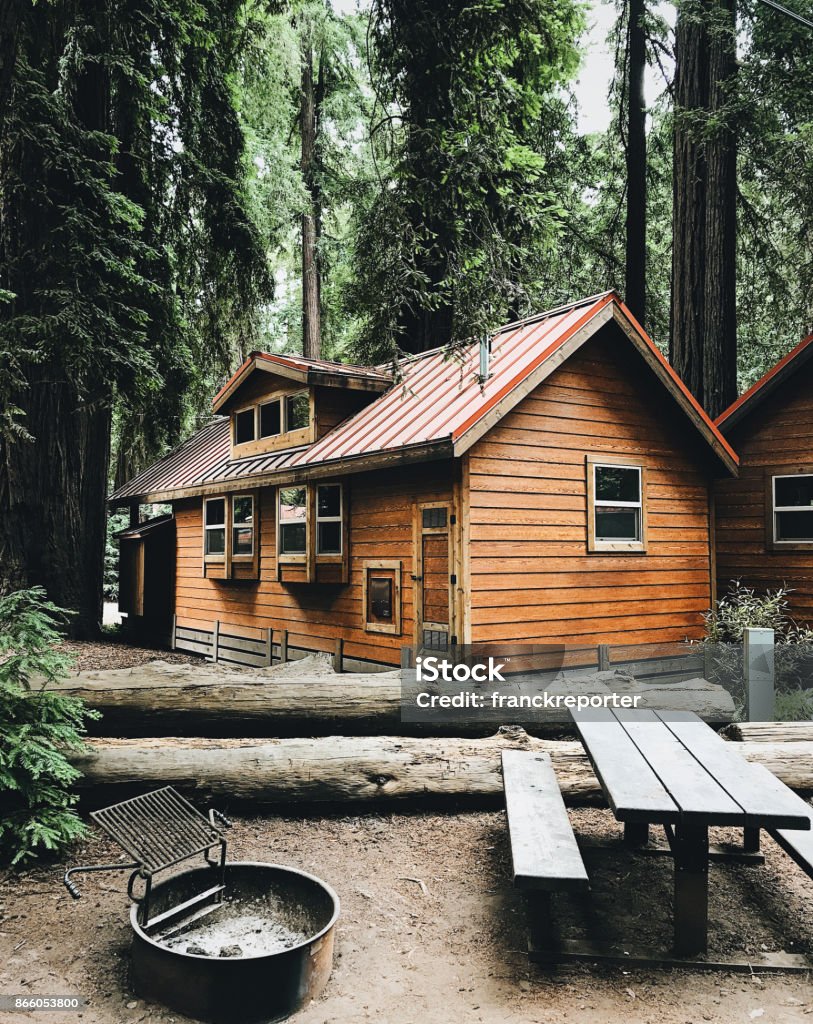 cabin in the pacific northwest - california Log Cabin Stock Photo