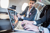 unternehmer-in-private-jet-flugzeug.jpg?b=1&s=170x170&k=20&c=1T8-9Bi-E6xtoYPBb2bEq-j6bMkhdoKrrOnfycNRNww=