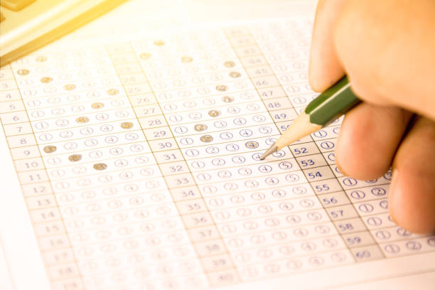 istock Examination select to choose the choice on answer paper 866116306