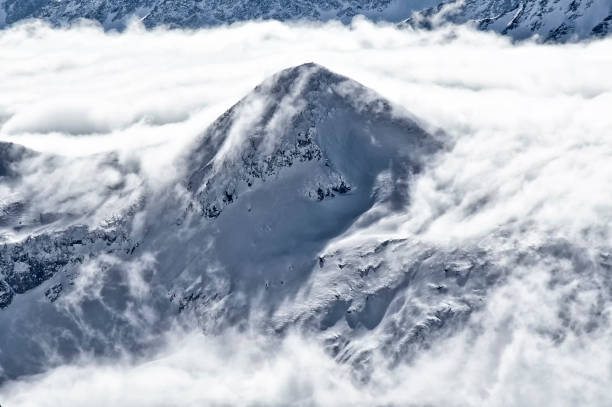 resort de esqui nos alpes - 16721 - fotografias e filmes do acervo