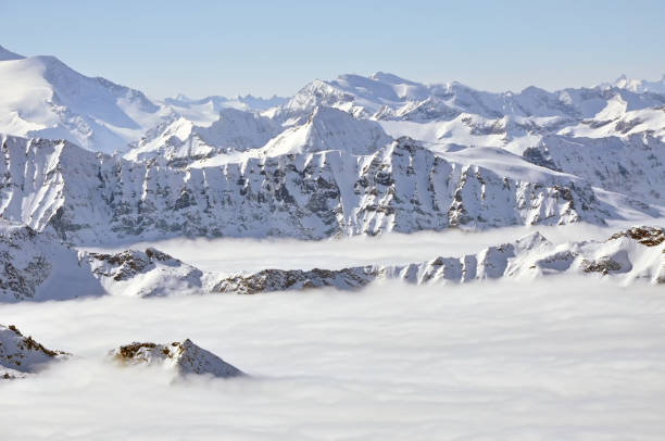 el complejo turístico de esquí de los alpes - 16725 fotografías e imágenes de stock