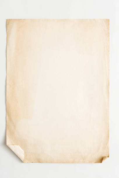 ancienne feuille de papier craft, isolé sur fond blanc - paper crumpled letter ideas photos et images de collection