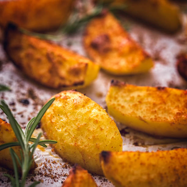 istock Spicy Potato Wedges with Dipping Sauce 866159388