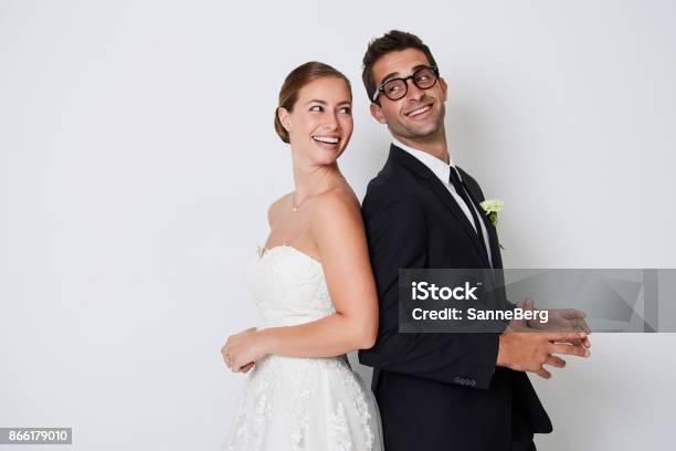 Über Schulterpaar Stockfoto und mehr Bilder von Braut - Braut, Bräutigam, Weißer Hintergrund