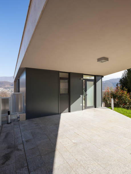 istock Entry of a modern house 866182338
