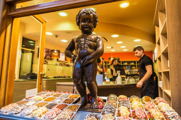 Statue of chocolate of Manneken pis in Brussels, Belgium Brussels: Statue of chocolate of Manneken pis as a candy store decoration with people located in the historical center of Brussels, Belgium manneken pis in bruxelles stock pictures, royalty-free photos & images