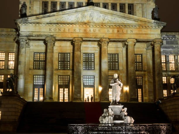 istock Konzerthaus am Gendarmenmarkt 866302720