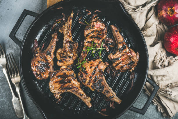 barbecue dinner with grilled lamb meat chops in pan - retail occupation flash imagens e fotografias de stock