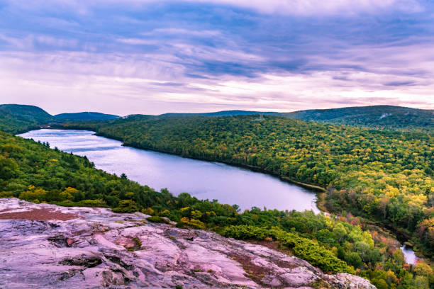 istock Lake of the Clouds 866318960