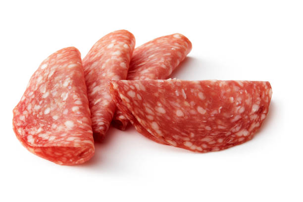 carne: embutidos aislado sobre fondo blanco - pepperoni fotografías e imágenes de stock